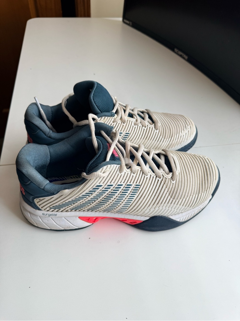 K-Swiss Hypercourt Express 2 Tennis Shoes Men’s 9.5 White Blue Pink - Picture 6 of 12